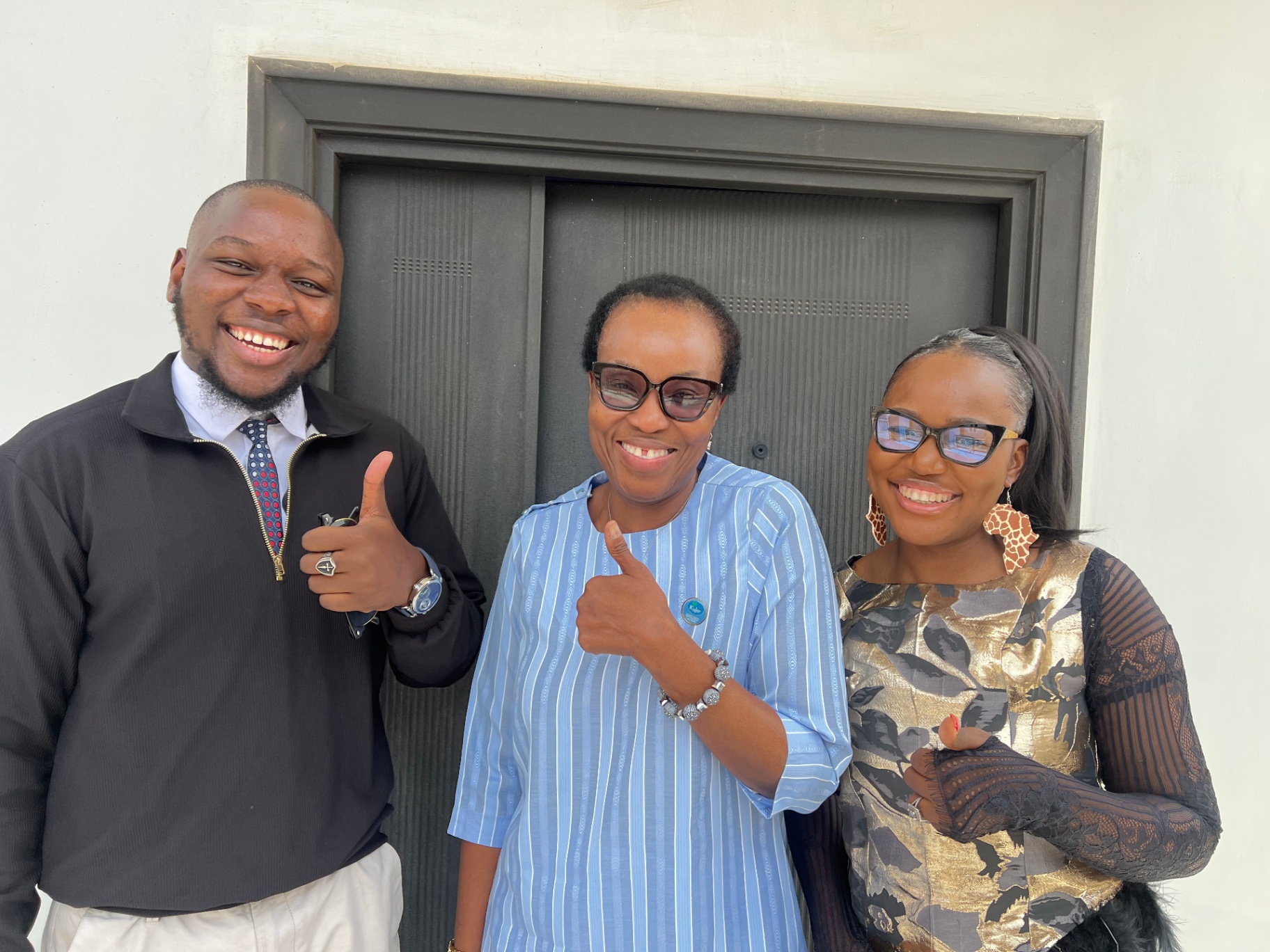Thumbs up with consultancy partner